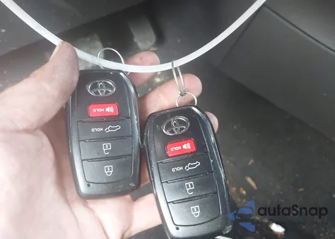 2023 Toyota Corolla Cross Xle z USA, uszkodzony, nr VIN 7MUDAABG0PV053535